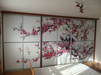 Vestavěná skříň s motivem sakury
